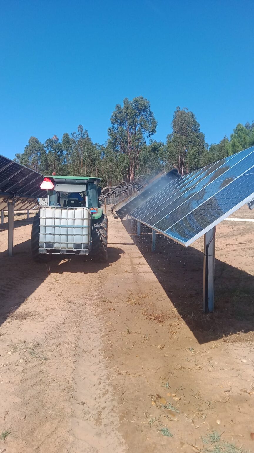 Limpeza Paineis Ribatejo Trator Deposito